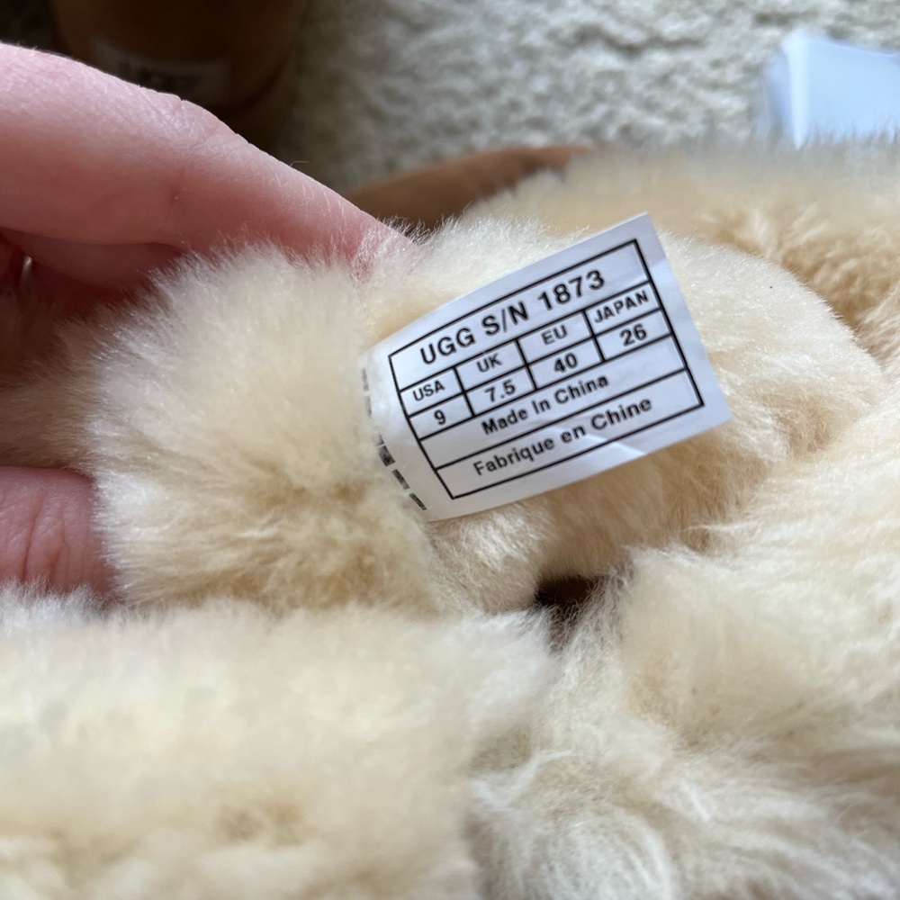 Bailey Button Uggs - image 7